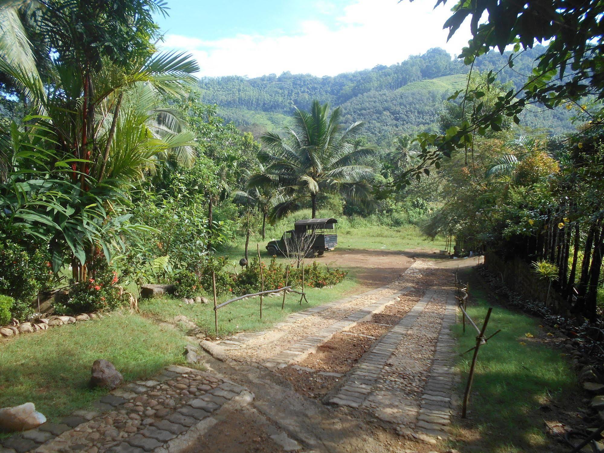 Sapphire Holiday Resort Ratnapura Exterior photo